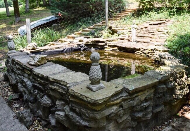 Building Photo - "Charming 2-Bedroom Retreat with Spacious 1200 Sq Ft Layout in Scenic Carthage!" Lake Front views...