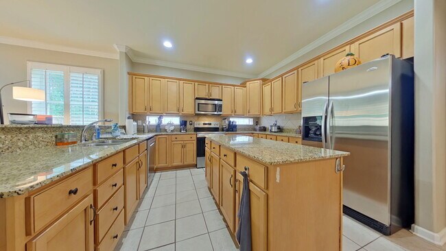 Building Photo - 858 Solimar Way