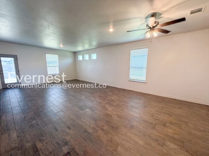 Building Photo - 8511 Glade Dr