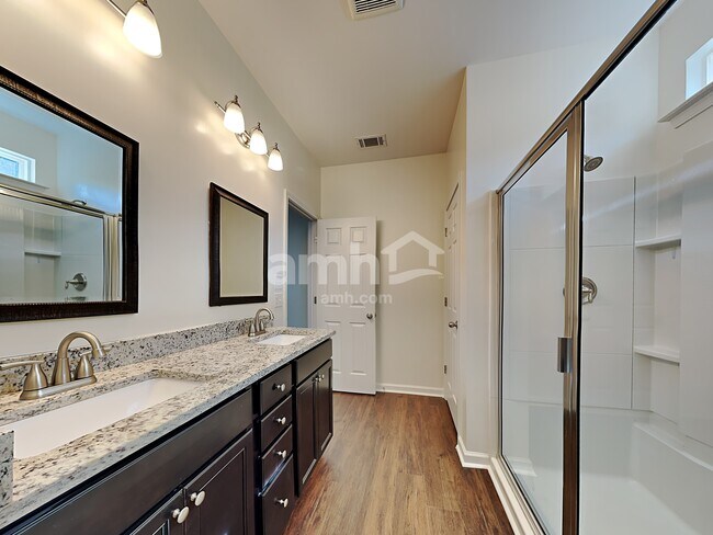 Building Photo - 391 Southwilde Way