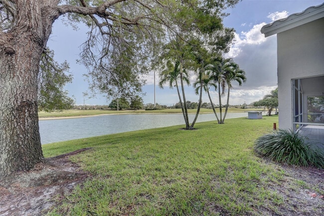 Building Photo - 6014 Golf Villas Dr