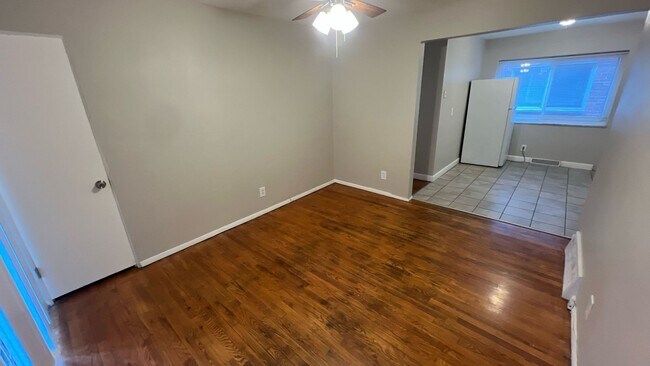 Building Photo - 448 Eichelberger St