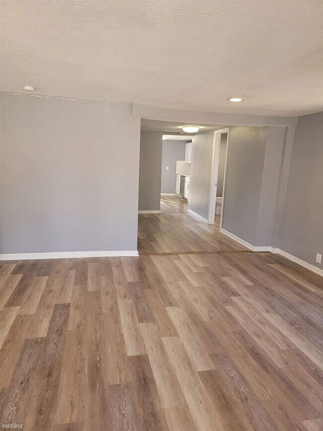 2 br, 1 bath House 2901 West 43rd Avenue 2901 W 43rd Ave Kansas