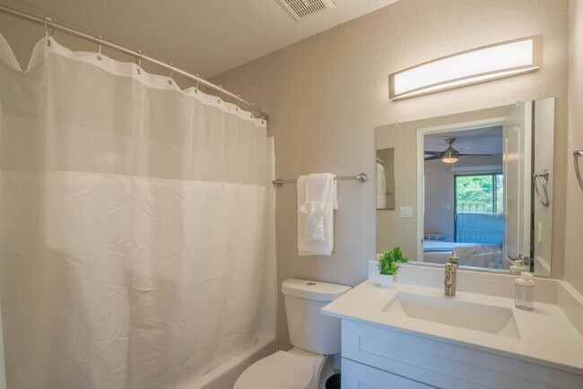 Building Photo - 8550 E McDowell Rd