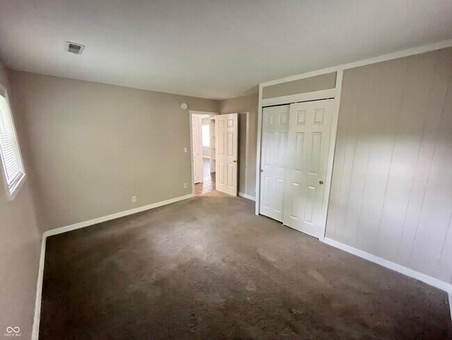 Building Photo - 3831 Bennett Dr