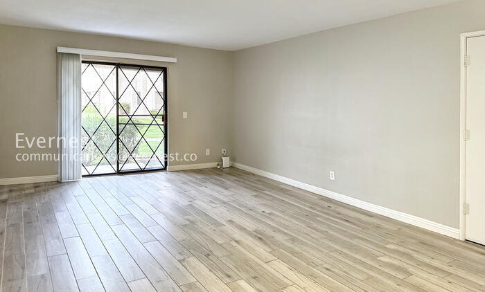 Building Photo - 1920 W Lindner Ave