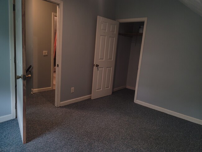 Building Photo - 651 Fall River Ave