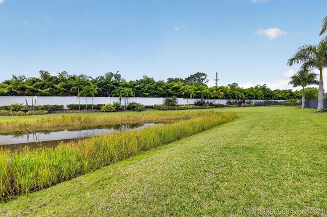 Building Photo - 8270 Essex Country Clb Dr