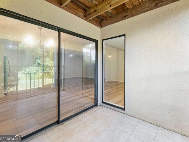 Building Photo - 605 Candler St