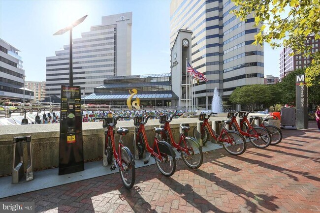 Building Photo - 4915 Hampden Ln