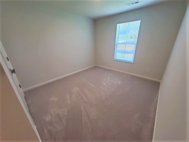Building Photo - Like new 3BR/2.5BA townhouse in Goodlettsville