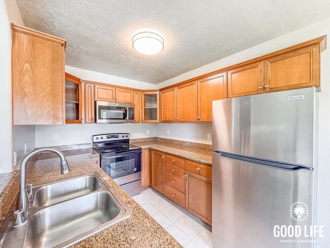 Building Photo - SD: Charming 2BD/1BA 2nd Floor Condo in El Cajon W/ A/C Unit, W/D, & 2 Reserved Parking Spots!