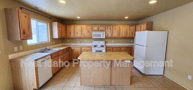 Building Photo - 164 E Linmar Dr