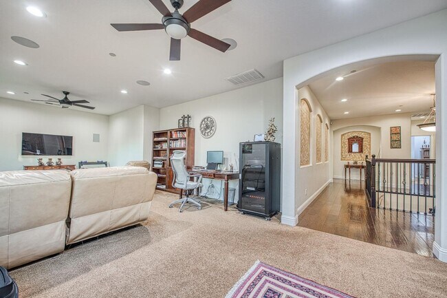 Building Photo - Spacious Home on Oversized Lot with Pool and Solar!