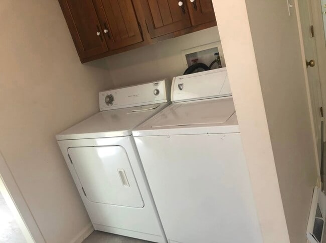 Building Photo - 2139 Harvest Dr