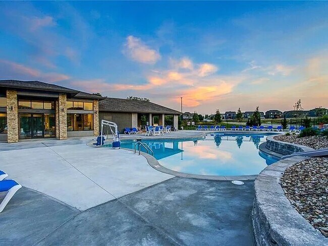 Building Photo - 1505 SW Georgetown Dr