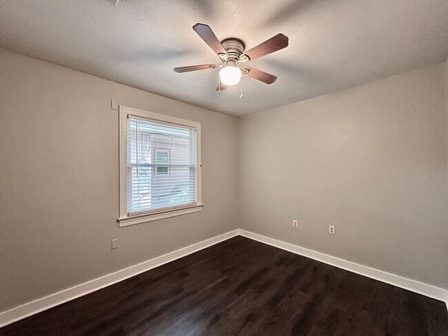 Building Photo - Charming Three Bedroom Home in a Highly Desirable Neighborhood