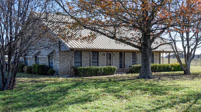 Building Photo - 2 Bedroom 2 Bath Country home in Chico