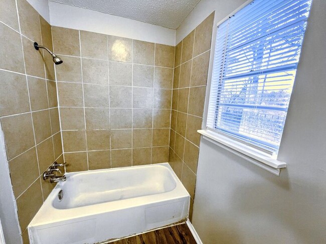 Building Photo - 8917 Tanya Dr