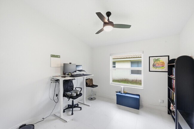Building Photo - 6581 Marissa Cir