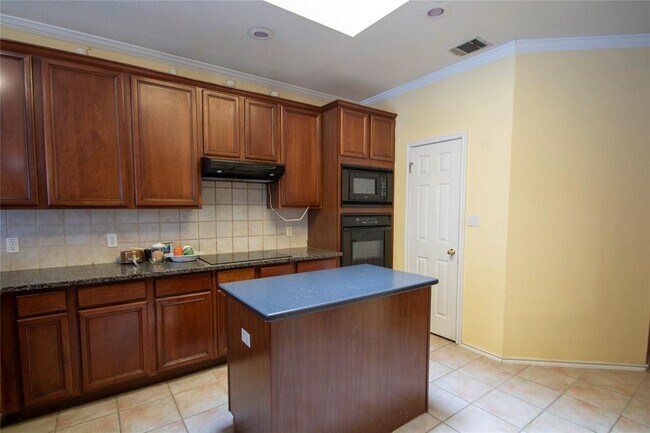 Building Photo - 19100 Ventana Ct