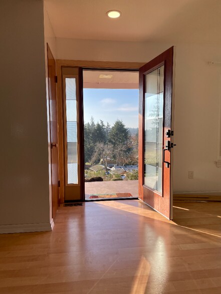 Building Photo - 129 126th St E