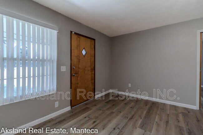Building Photo - 3005 W Lathrop Rd