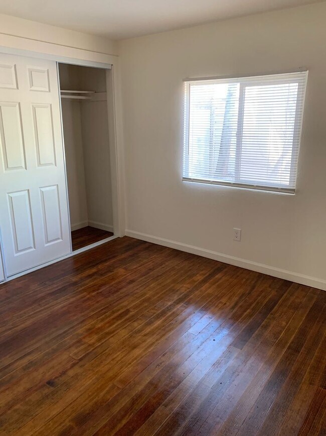 Building Photo - 1/2 Off First Month's Rent, 2Bdrm, 1Bath, ...