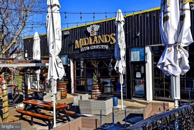 Building Photo - 625 Park Rd NW