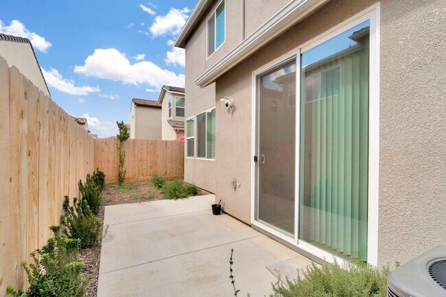 Building Photo - 1116 Encore Wy W