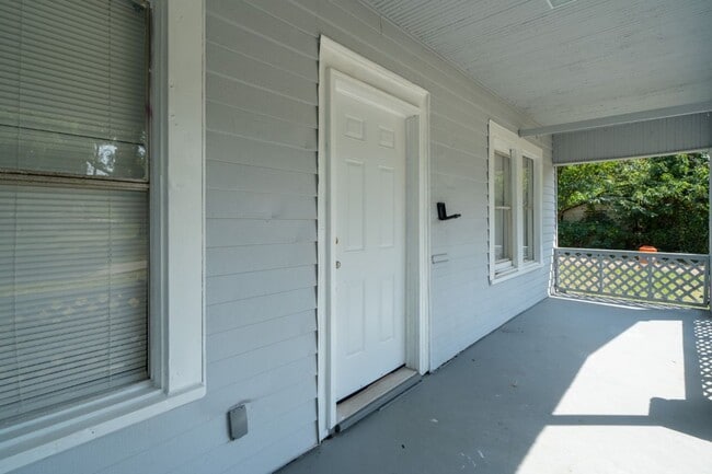 Building Photo - Charming Corner-Lot Home in Bessemer – So ...