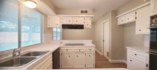 Building Photo - 10635 Tenneta Dr