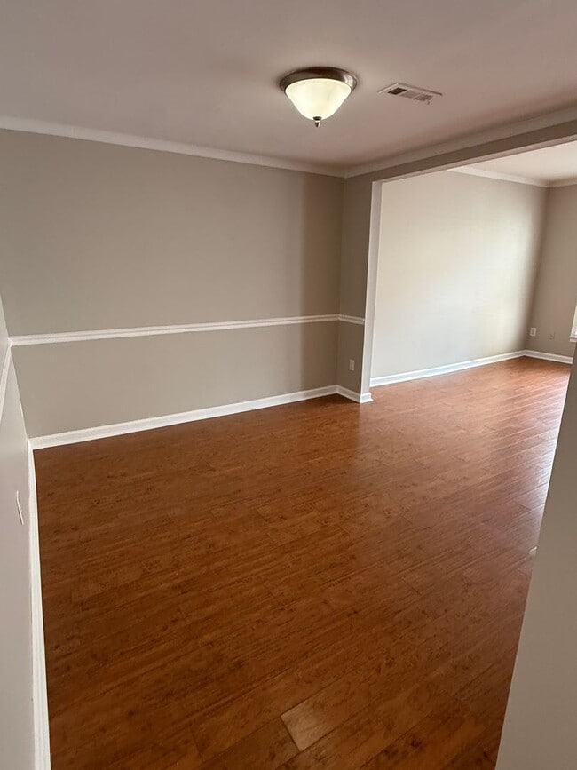 Building Photo - Beautifully updated 3-bedroom townhome in the heart of South Charlotte.