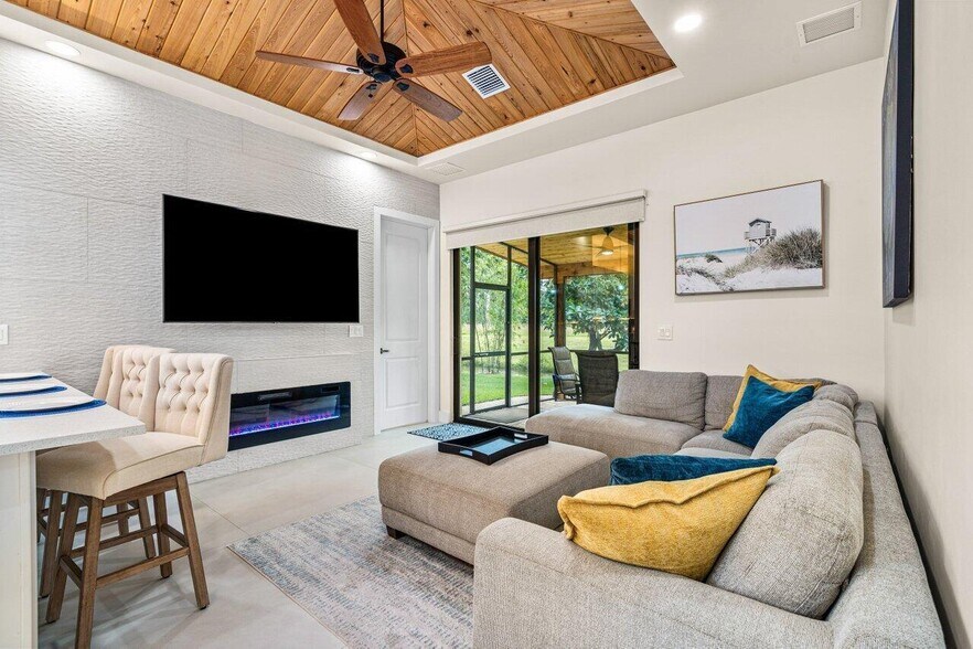 Primary Photo - 12466 Quercus Ln