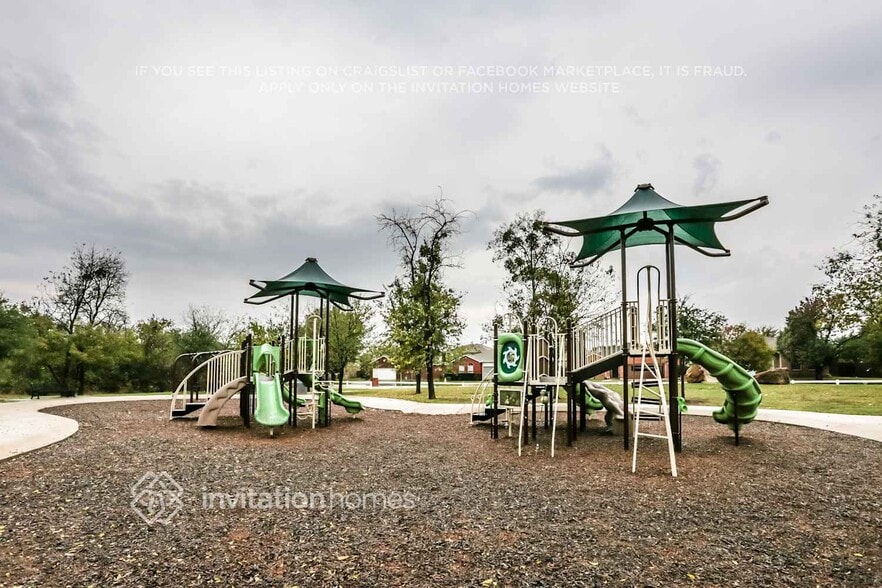 Building Photo - 746 Bonnet Trl