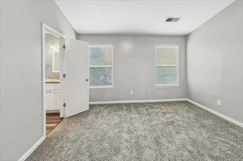 Building Photo - 413 Queens Dr SW
