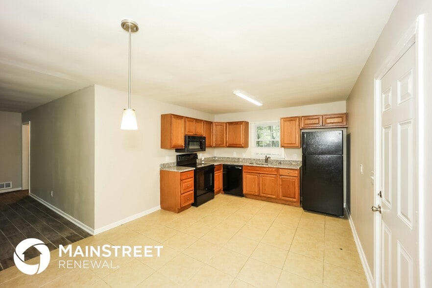 Building Photo - 6067 Park Dr