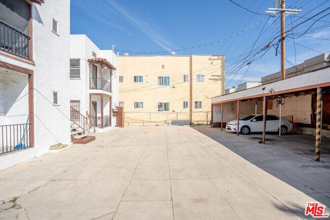 Building Photo - 162 S Berendo St