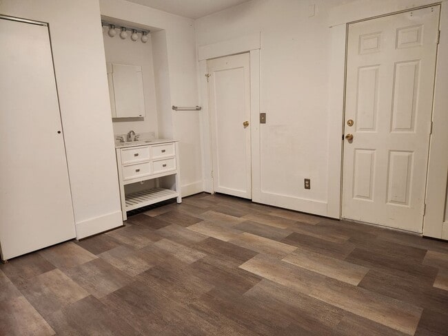 Building Photo - 2323 J St