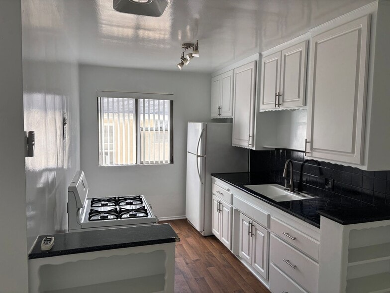 Interior Photo - 1254 Orange