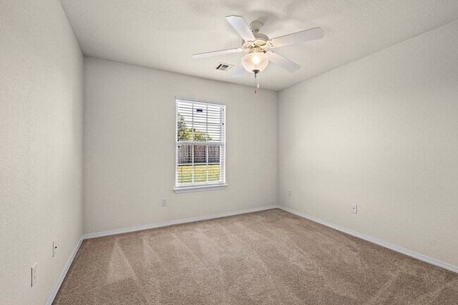 Building Photo - 3 Bed, 2 Bath Home Near Osage Park & Walma...