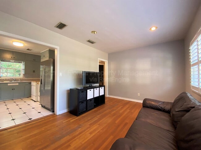 Building Photo - 256 E Crystal Lake St