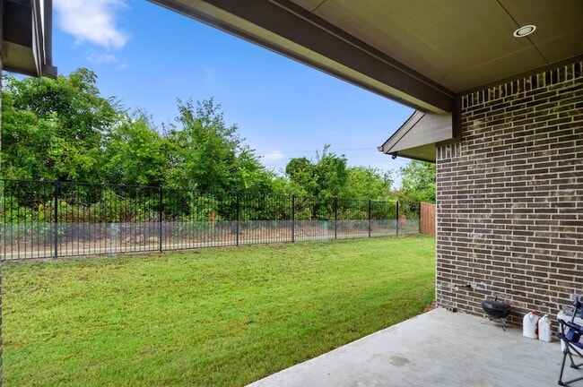 Building Photo - 16050 Talamore Ln