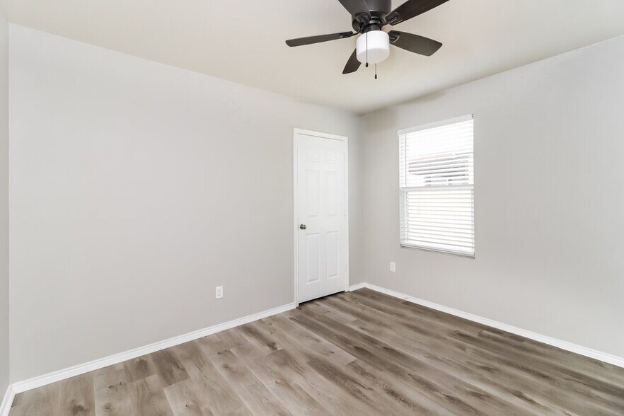 Building Photo - 10009 Calcite Dr