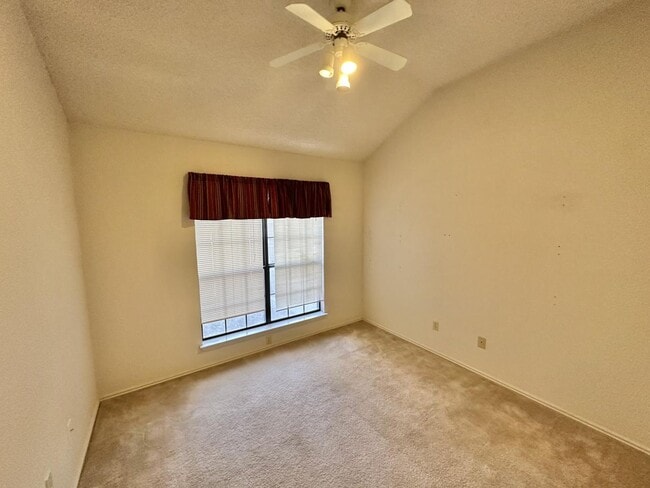 Building Photo - 4 Bed/ 2 Bath in Harker Heights TX