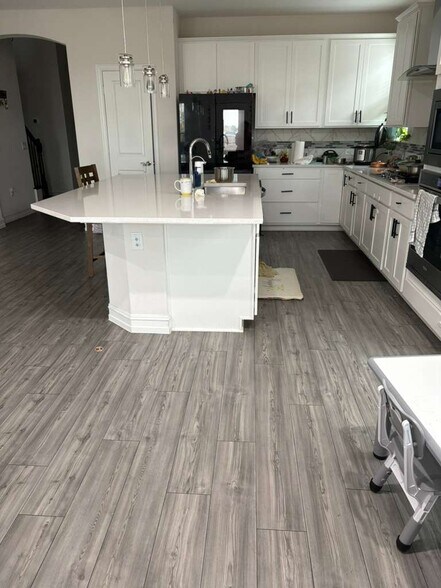 Building Photo - 609 Cattle Chute Ct