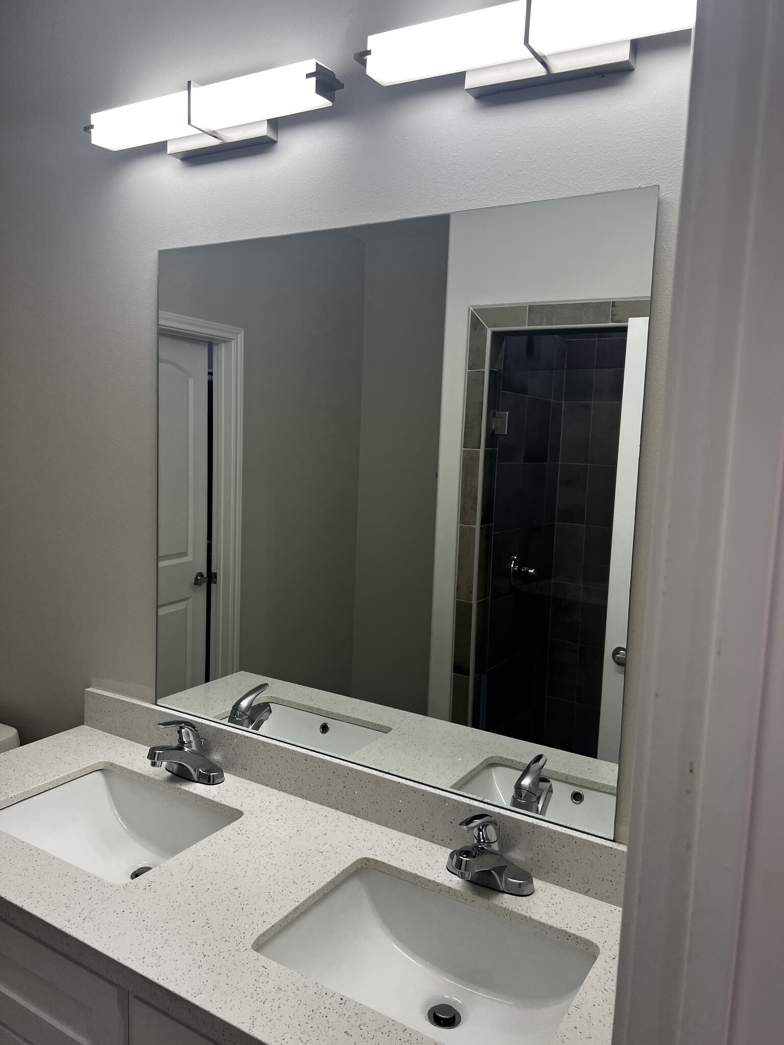Building Photo - 5908 Sandpiper Ave