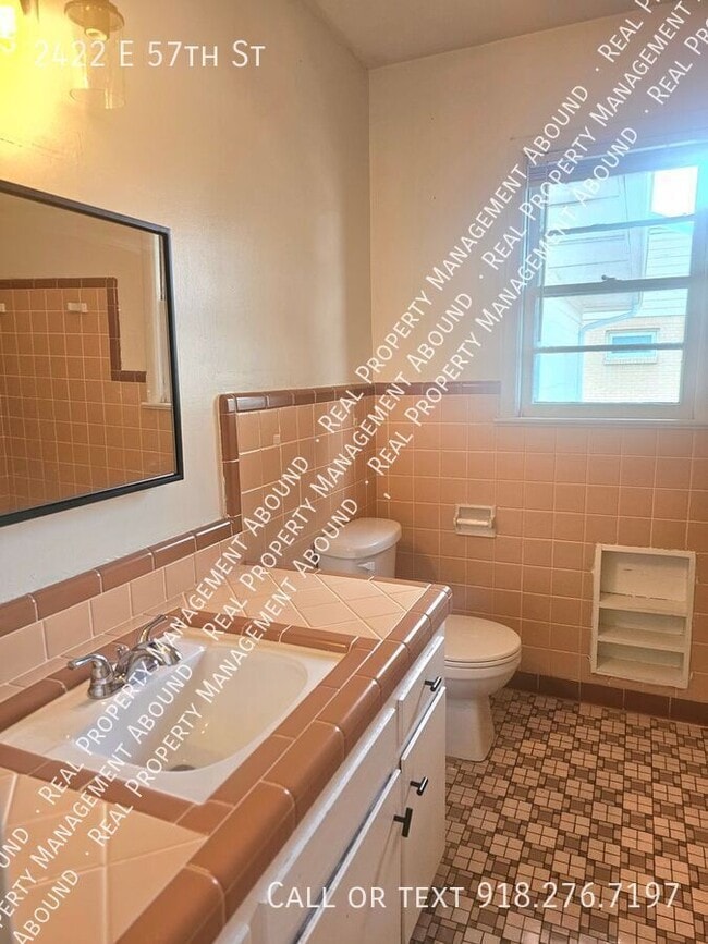 Building Photo - 2422 E 57th St