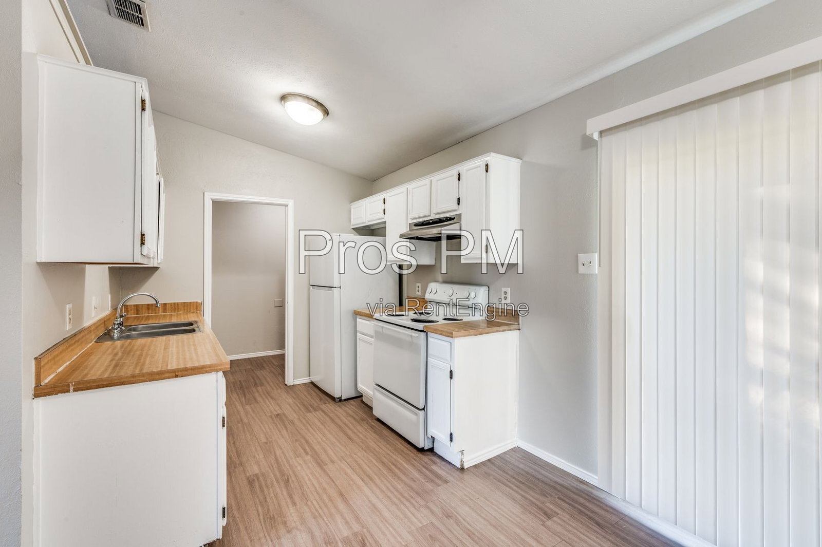 Building Photo - 2326 Newbury Dr