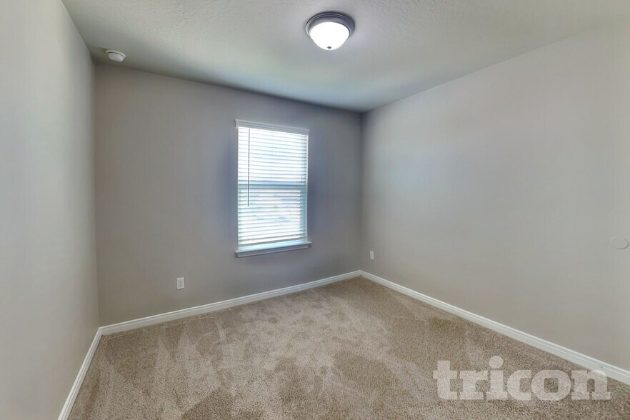 Building Photo - 5802 Nyla Wy